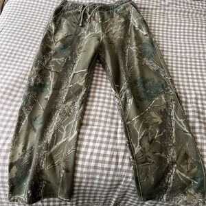 Abercrombie Relaxed Hem Sweatpants in Camo